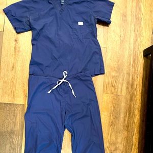 Blue Sky scrubs set size L. No rips or stains! Good shape!
